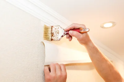 Pose de papier peint à Kersaint-Plabennec — revêtements muraux et toiles de verre